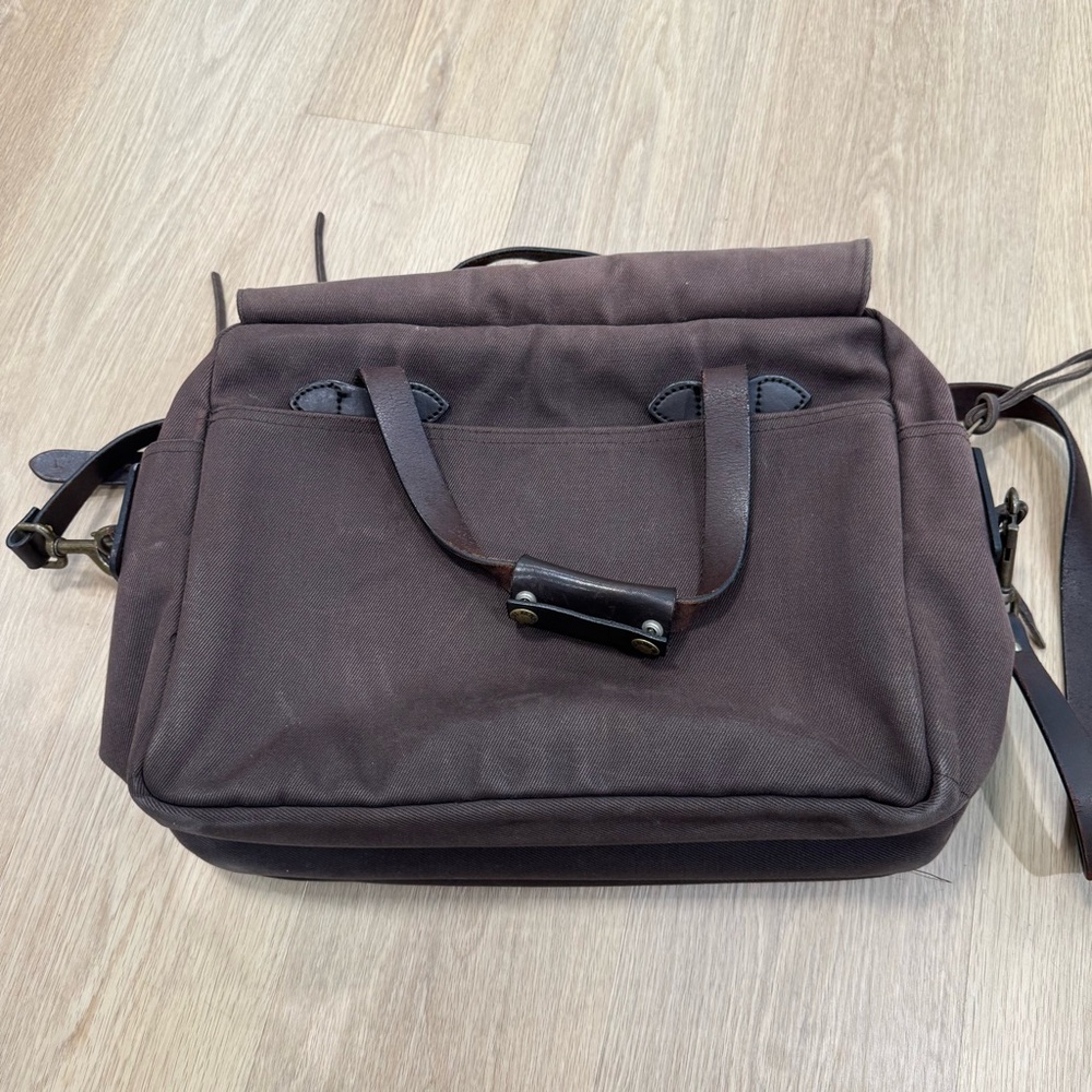 Filsons Classic Brown Men's Messenger Bag with leather straps style 258 0511